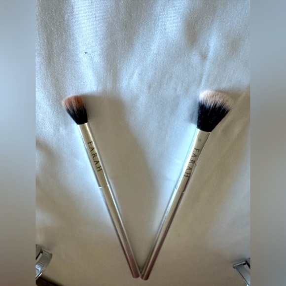 ❤️NWOT❤️F.A.R.A.H PROFESSIONAL MAKEUP BRUSHES❤️
❤️SET OF 2 BRUSHES❤️ - Picture 4 of 4